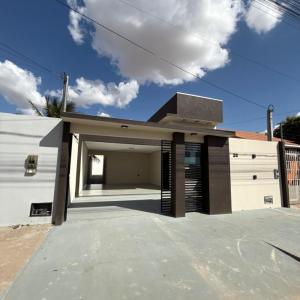 Casa para Venda no Bairro Cidade Universitária em Luís Ed. Magalhães